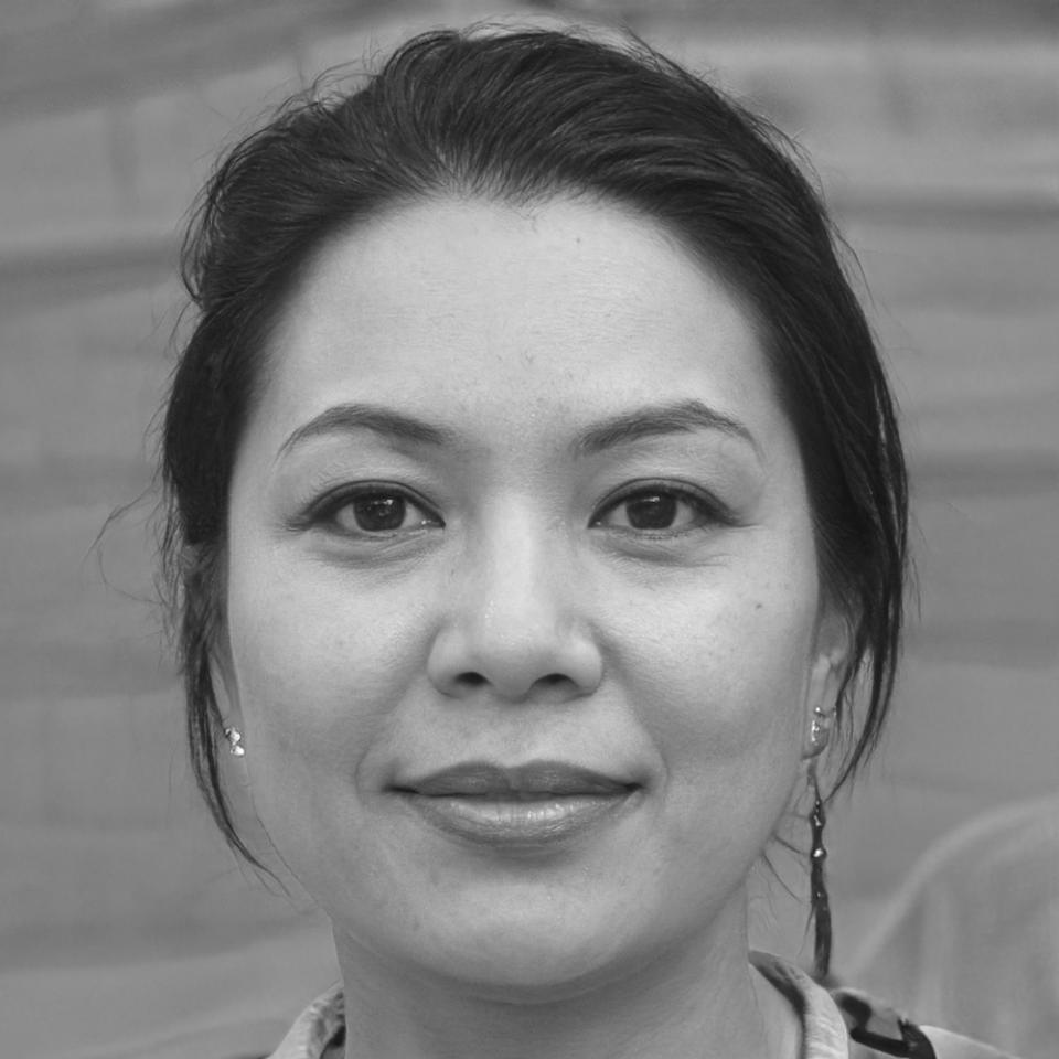 Professional instructor with expertise in modern technical systems